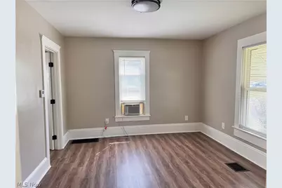 301 Bell Street, Barberton, OH 44203 - Photo 8