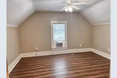 301 Bell Street, Barberton, OH 44203 - Photo 12