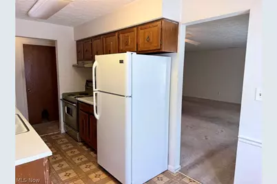 520 Meredith Lane, Cuyahoga Falls, OH 44223 - Photo 8