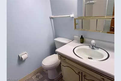 520 Meredith Lane, Cuyahoga Falls, OH 44223 - Photo 18