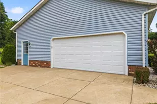 6385 Harbor Dr NW, Canton, OH 44718 - Photo 46