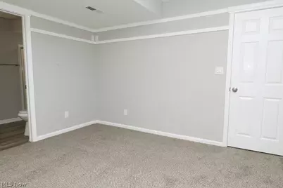 911 West Drive, Sheffield Lake, OH 44054 - Photo 8
