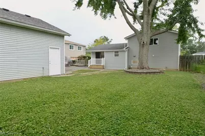 911 West Drive, Sheffield Lake, OH 44054 - Photo 22