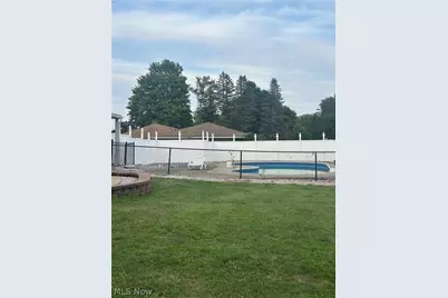 48769 Lakeview Circle, East Liverpool, OH 43920 - Photo 6