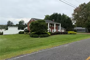 48769 Lakeview Cir, East Liverpool, OH 43920 - Photo 2
