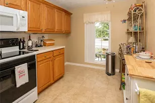 1643 Southpointe Cir NE, Canton, OH 44714 - Photo 10