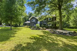 11089 Carriage Hill Dr, Chagrin Falls, OH 44023 - Photo 2