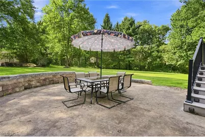 11089 Carriage Hill Drive, Chagrin Falls, OH 44023 - Photo 16