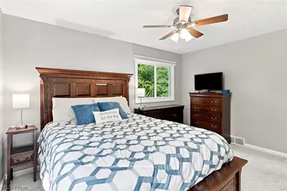 11089 Carriage Hill Drive, Chagrin Falls, OH 44023 - Photo 10