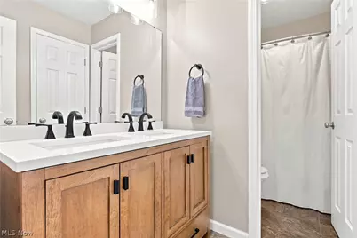 11089 Carriage Hill Drive, Chagrin Falls, OH 44023 - Photo 8