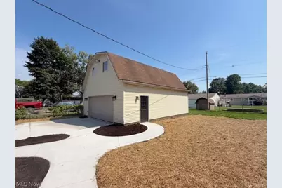 11349 East Avenue NE, Sandyville, OH 44671 - Photo 2