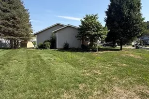127 Northwood Dr, Dover, OH 44622 - Photo 4