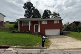 3218 St Charles Dr, Steubenville, OH 43952 - Photo 2