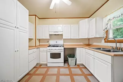 669 Scott Place NW, Massillon, OH 44647 - Photo 4