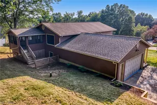 11210 Billingham Ave NW, Uniontown, OH 44685 - Photo 2