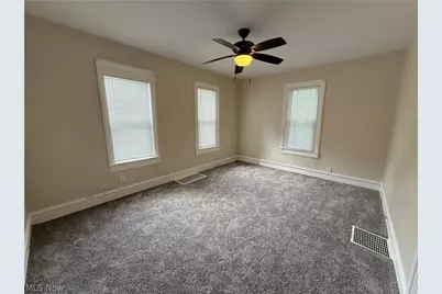 131 W Miller Avenue, Akron, OH 44301 - Photo 10