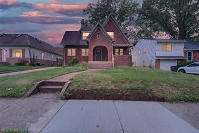 654 Moreley Avenue, Akron, OH 44320 - Photo 2