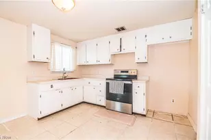 1714 Warrington Rd NW, Massillon, OH 44646 - Photo 6