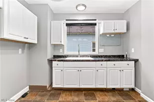 1270 Alberta St, Barberton, OH 44203 - Photo 14