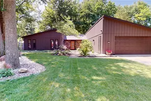 5726 Rock Point Cir, North Ridgeville, OH 44039 - Photo 2