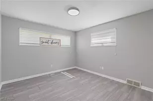 1121 Valleyview Ave SW, Canton, OH 44710 - Photo 12