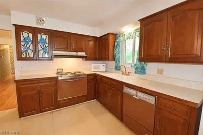 1634 Parkview Drive, Green Hills, OH 44131 - Photo 10