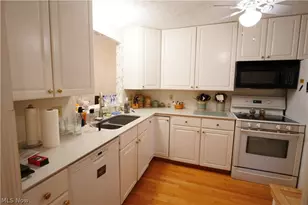 115 Ledbury Cir NE, Canton, OH 44721 - Photo 4