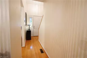 115 Ledbury Cir NE, Canton, OH 44721 - Photo 8