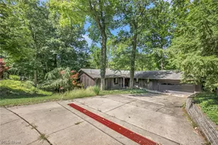 246 Windward Dr, Elyria, OH 44035 - Photo 2
