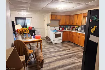 420 5th Street E, Uhrichsville, OH 44683 - Photo 4