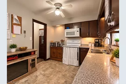 2064 Innwood Drive, Austintown, OH 44515 - Photo 6