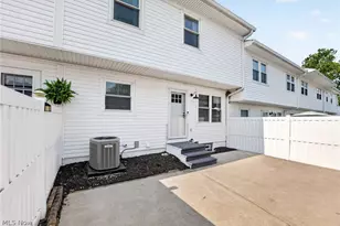 2040 Carlile Dr, Uniontown, OH 44685 - Photo 4