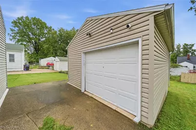 788 E Archwood Avenue, Akron, OH 44306 - Photo 2