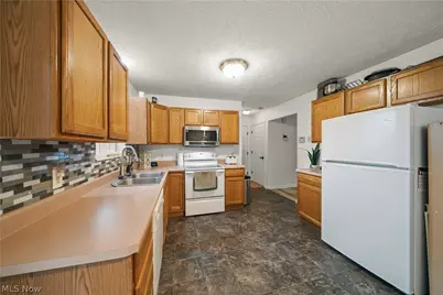 9545 Greenmeadow Road, Windham, OH 44288 - Photo 8