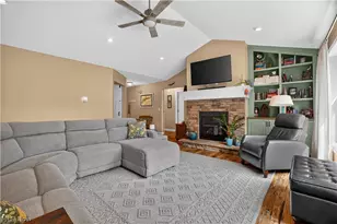 1110 Evening Star Dr, Roaming Shores, OH 44085 - Photo 10