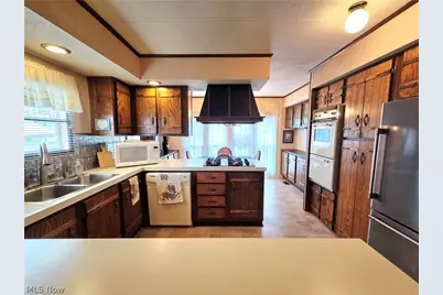 105 Virginia Avenue, Elyria, OH 44035 - Photo 8