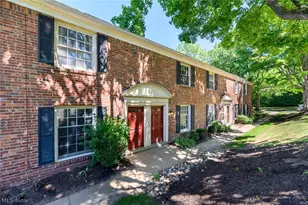 62 Menlo Park Dr, Akron, OH 44313 - Photo 2