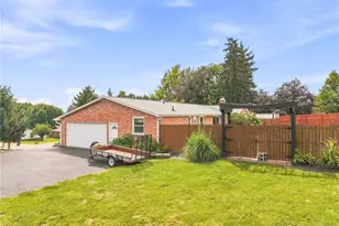 2215 Tamarack Cir NE, Canton, OH 44721 - Photo 4