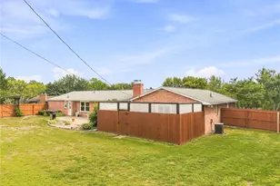 2215 Tamarack Cir NE, Canton, OH 44721 - Photo 8