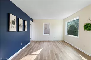827 Davies Ave, Akron, OH 44306 - Photo 4