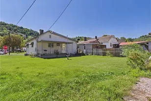 56031 W 2nd St, Bridgeport, OH 43912 - Photo 2