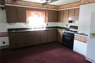 875 Washington, Bergholz, OH 43908 - Photo 10