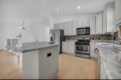 10142 Hillcrest Road, Kirtland, OH 44094 - Photo 6