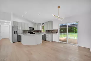10142 Hillcrest Rd, Kirtland, OH 44094 - Photo 4