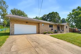 3783 Cayugas Dr, Green, OH 44319 - Photo 2