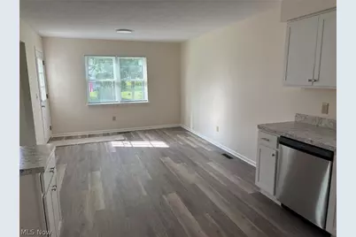 459 Hampton Drive, Elyria, OH 44035 - Photo 4