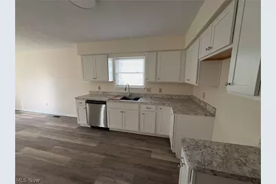 459 Hampton Drive, Elyria, OH 44035 - Photo 6