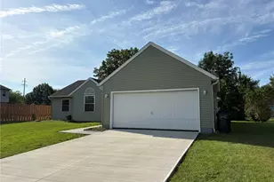 459 Hampton Dr, Elyria, OH 44035 - Photo 2