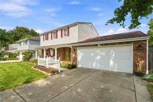 136 Illinois Cir, Elyria, OH 44035 - Photo 2
