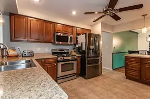 223 Shore Dr, Eastlake, OH 44095 - Photo 14